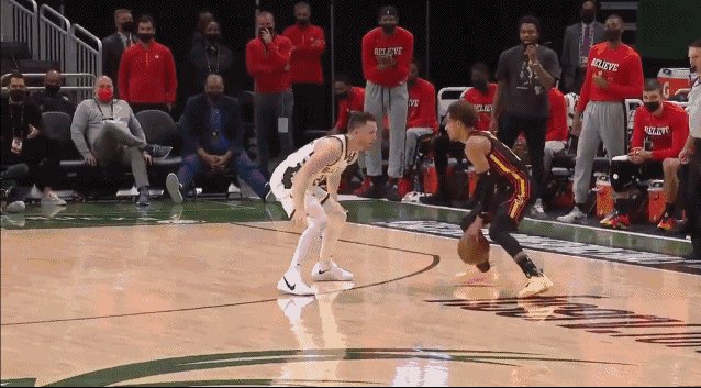 世界杯下载中心-“鹿怒症”！雄鹿半场打花老鹰 强势回应抖肩吹扬